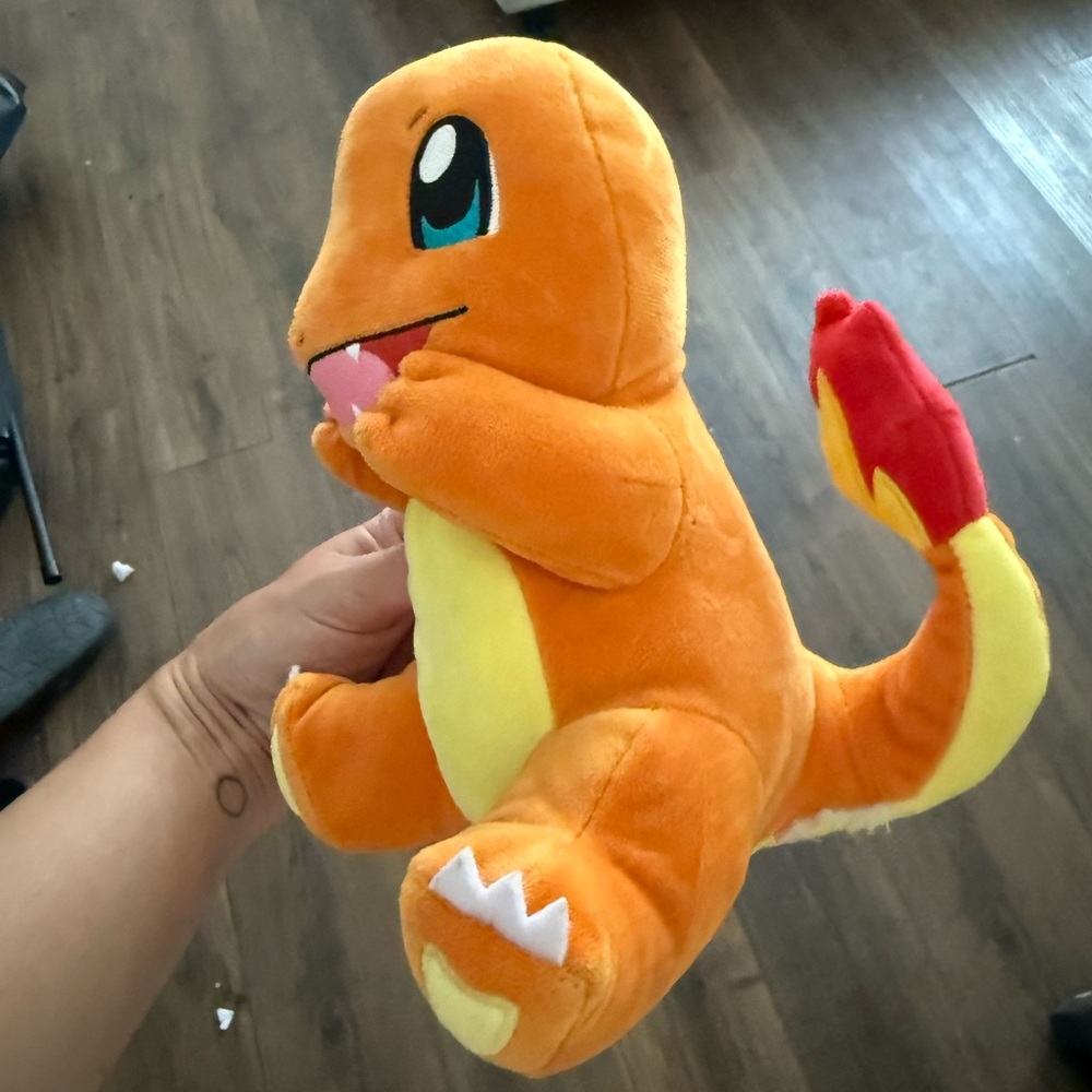Charmander Pokémon Plush like new - Picture 3 of 5